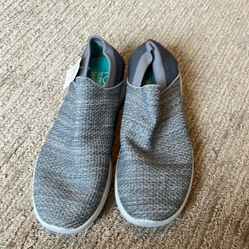 You walk by Skechers size 9.5